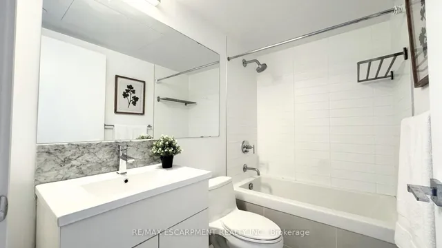 Additional image 20 of 42 Charles St Unit 2409