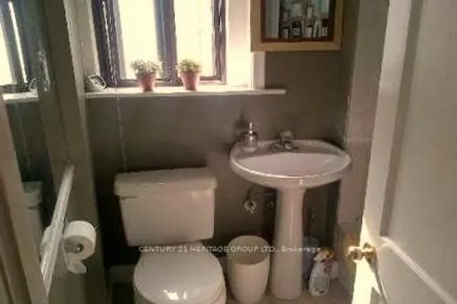 Additional image 15 of 107 Helendale Ave