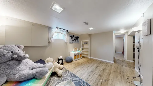 Additional image 24 of 48 Acorn Ave