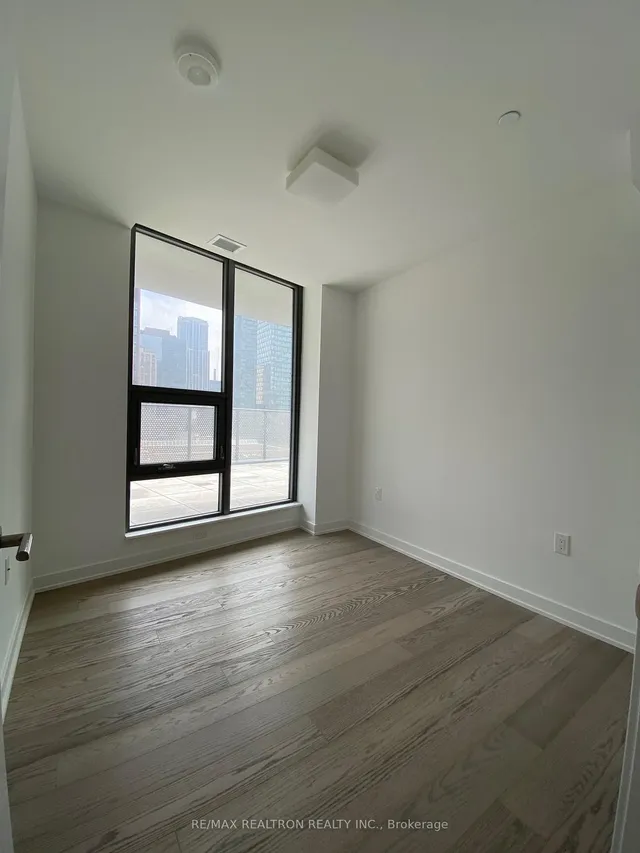 Additional image 10 of 11 Wellesley St Unit 607