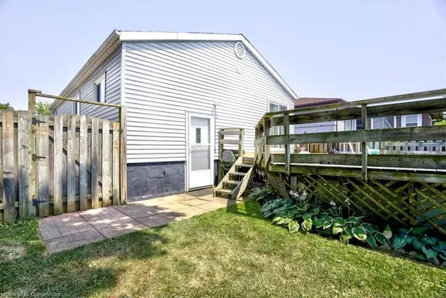 Additional image 38 of 8 Frances Ave