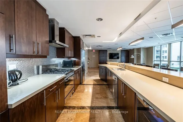 Additional image 41 of 360 Pearl St Unit 1303