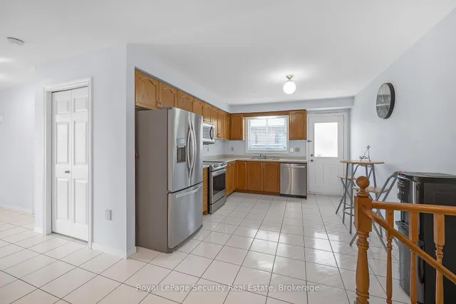 Additional image 15 of 107 Fairington Cres