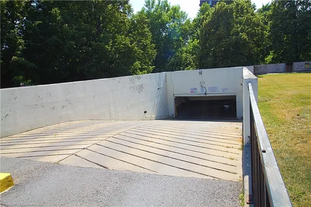 Additional image 38 of 90 Ling Rd Unit 904