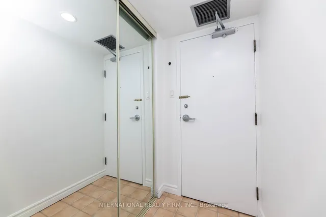 Additional image 9 of 705 King St Unit 215
