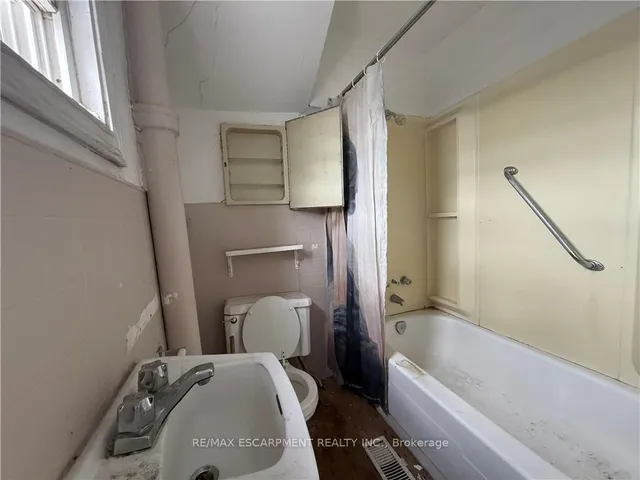 Additional image 17 of 325 WEIR St