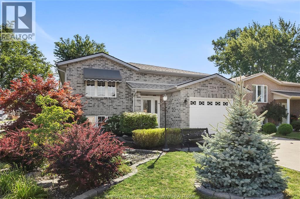 2204 MCKAY AVENUE|Windsor, Ontario N9B3W9