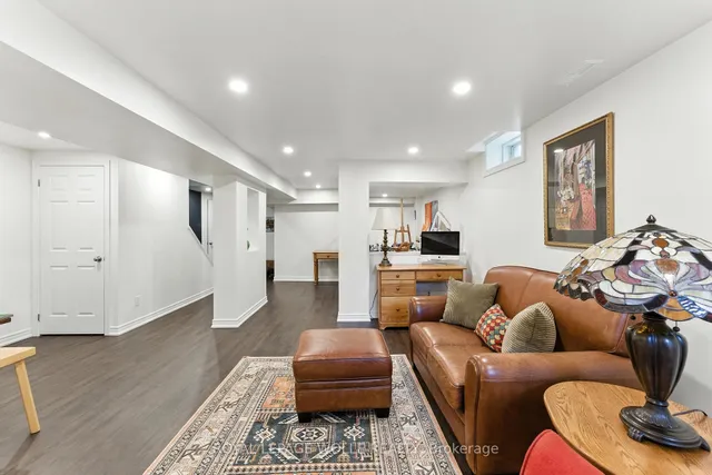 Additional image 33 of 51 Strathroy Cres