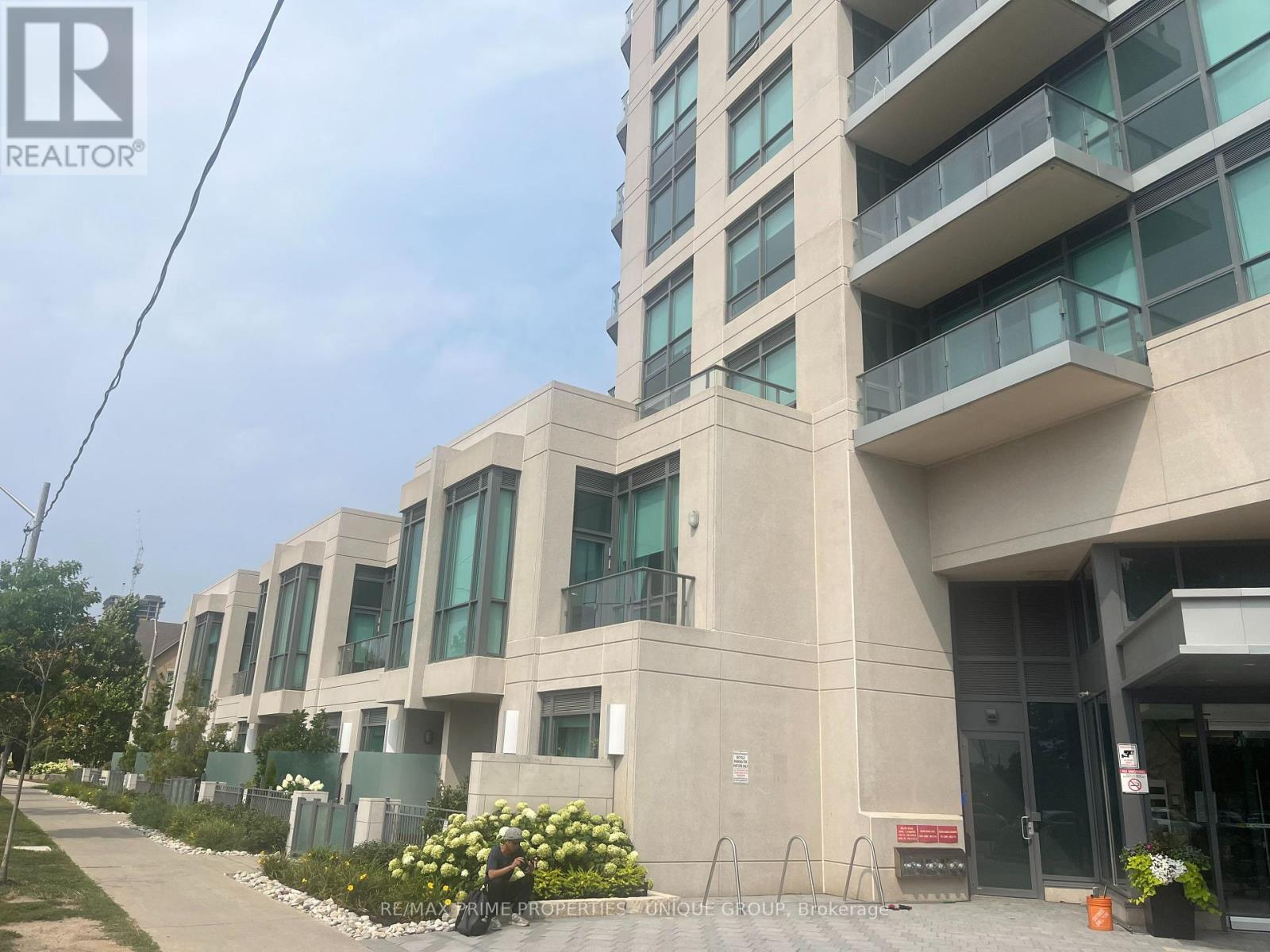 1601 - 160 VANDERHOOF AVENUE|Toronto (Leaside), Ontario M4G0B7