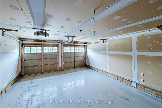 Additional image 40 of 128 Montreal Circ