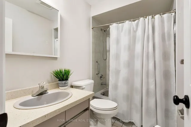 Additional image 32 of 2006 Glenada Cres Unit 7