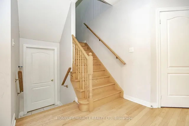 Additional image 18 of 20 Oblate Cres