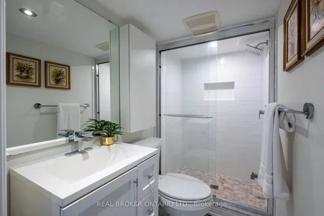 Additional image 20 of 411 Davisville Ave