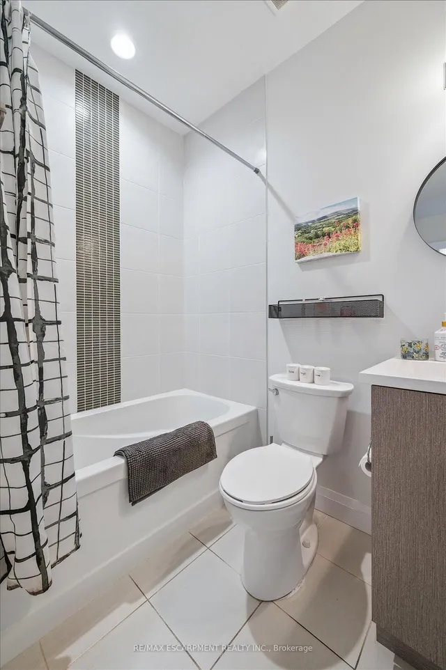 Additional image 20 of 1 Redfern Ave Unit 102