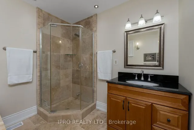 Additional image 28 of 20 Lennox Crt