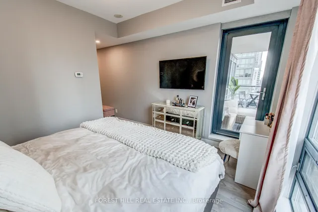 Additional image 8 of 438 King St Unit 1708