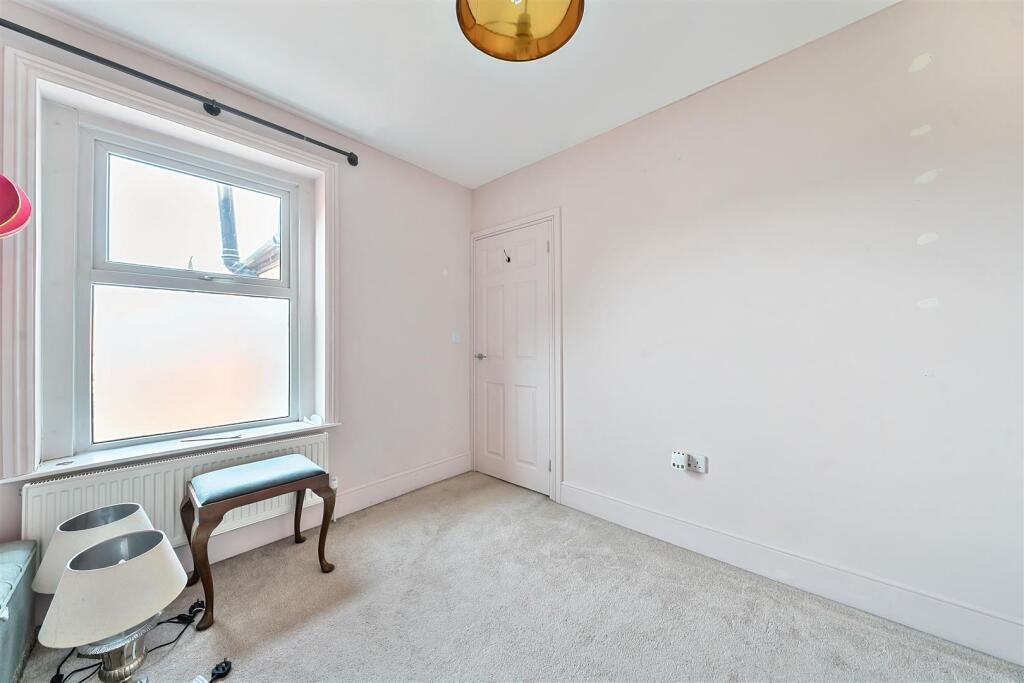 Additional image 8 of Hendford Grove, Yeovil