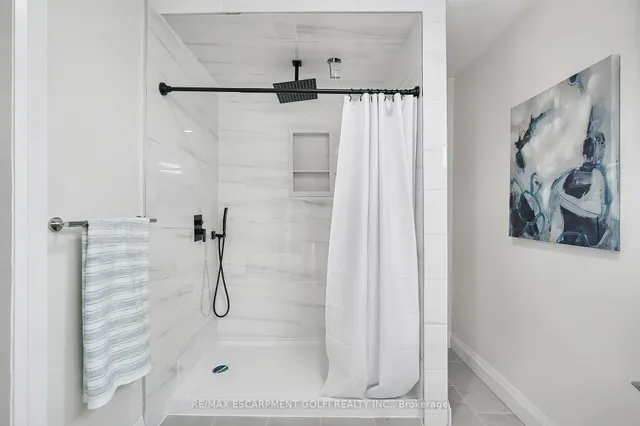 Additional image 20 of 10 Comet Ave