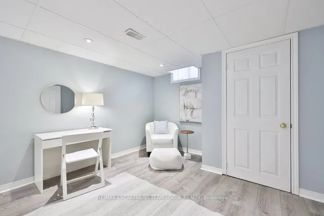 Additional image 32 of 4245 Cole Cres