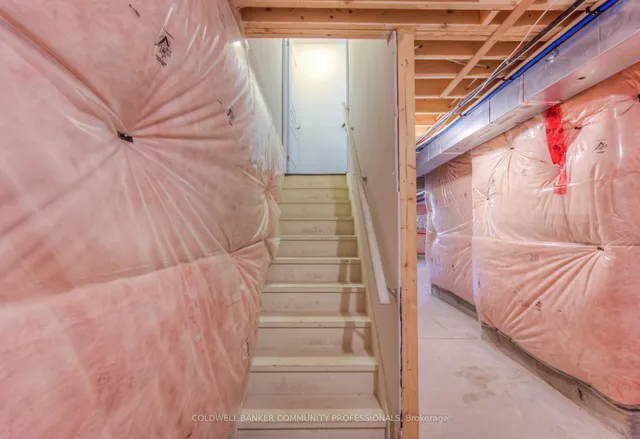 Additional image 37 of 215 Dundas St Unit 38