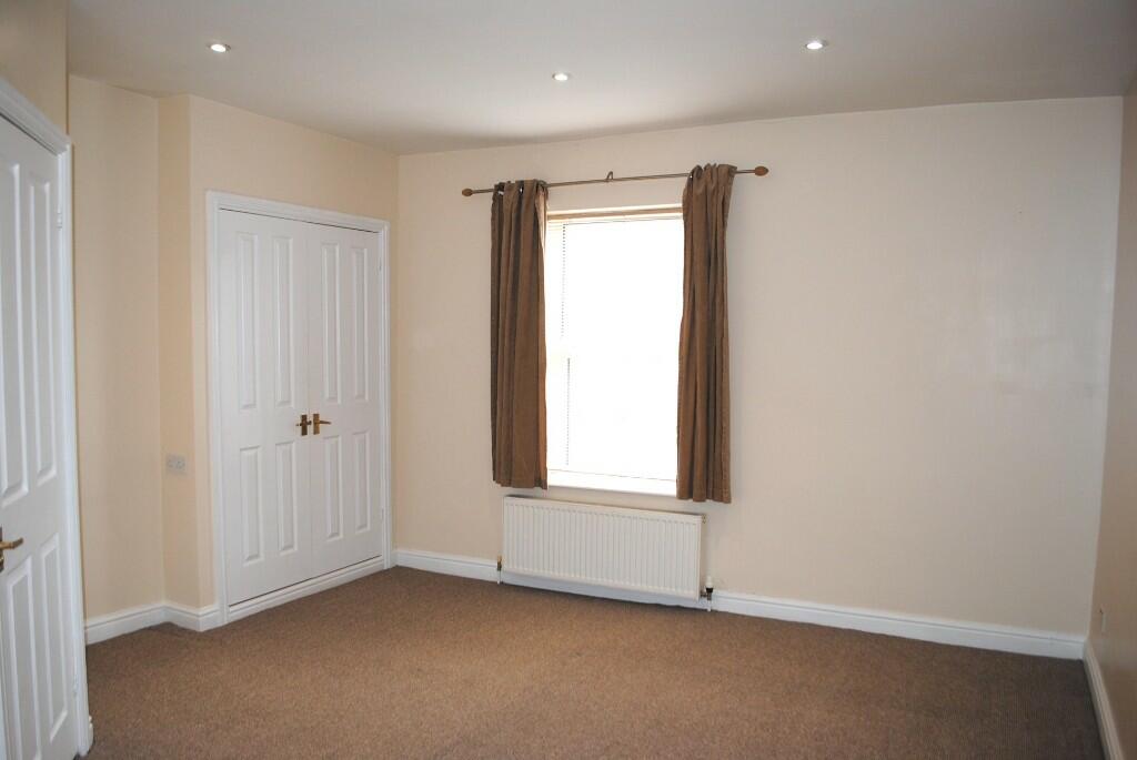 Additional image 5 of *** Very Well Presented 3 Bedroom House Share To Rent ***