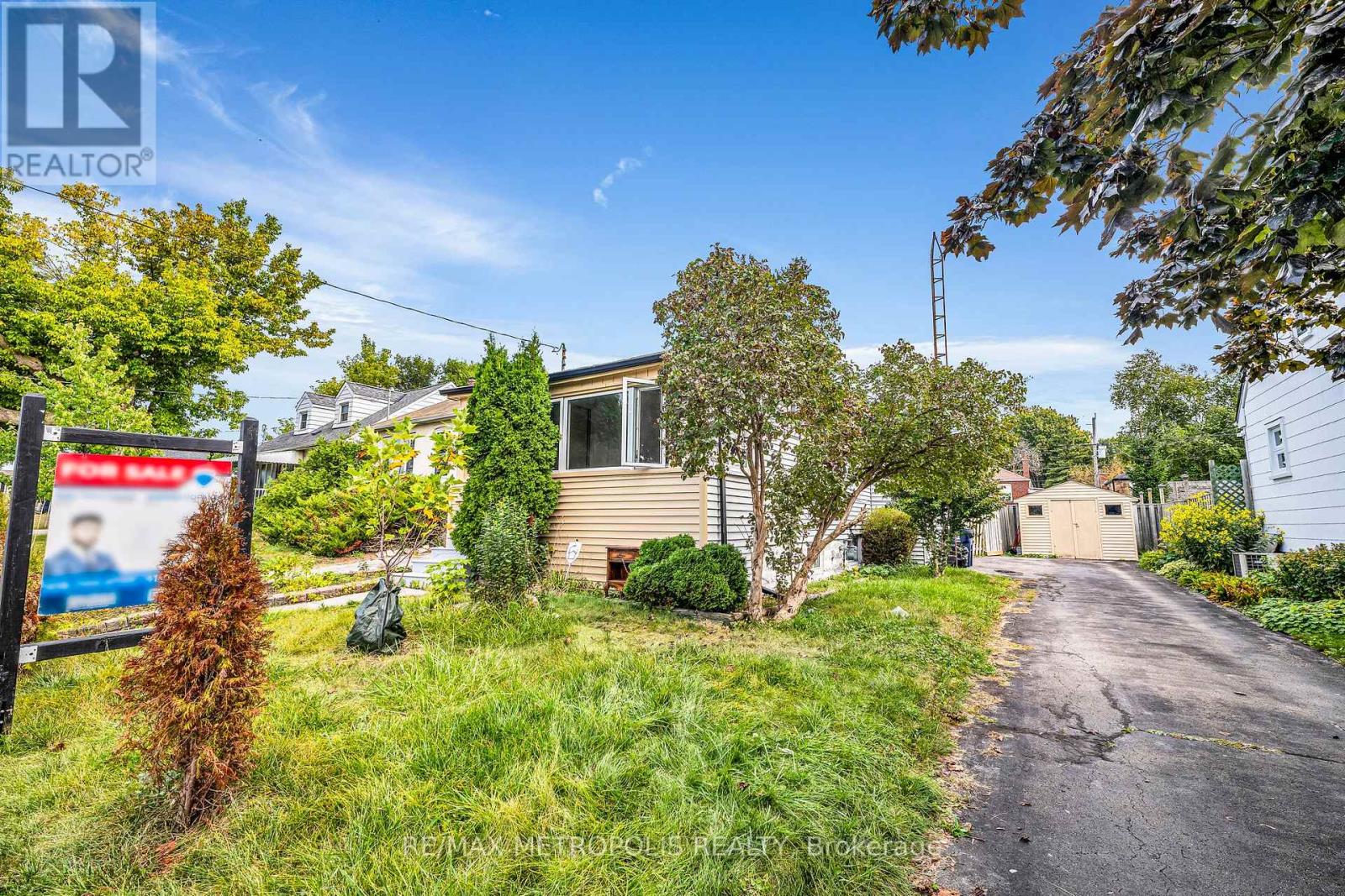 97 N WOODROW BOULEVARD|Toronto (Clairlea-Birchmount), Ontario M1K1W7