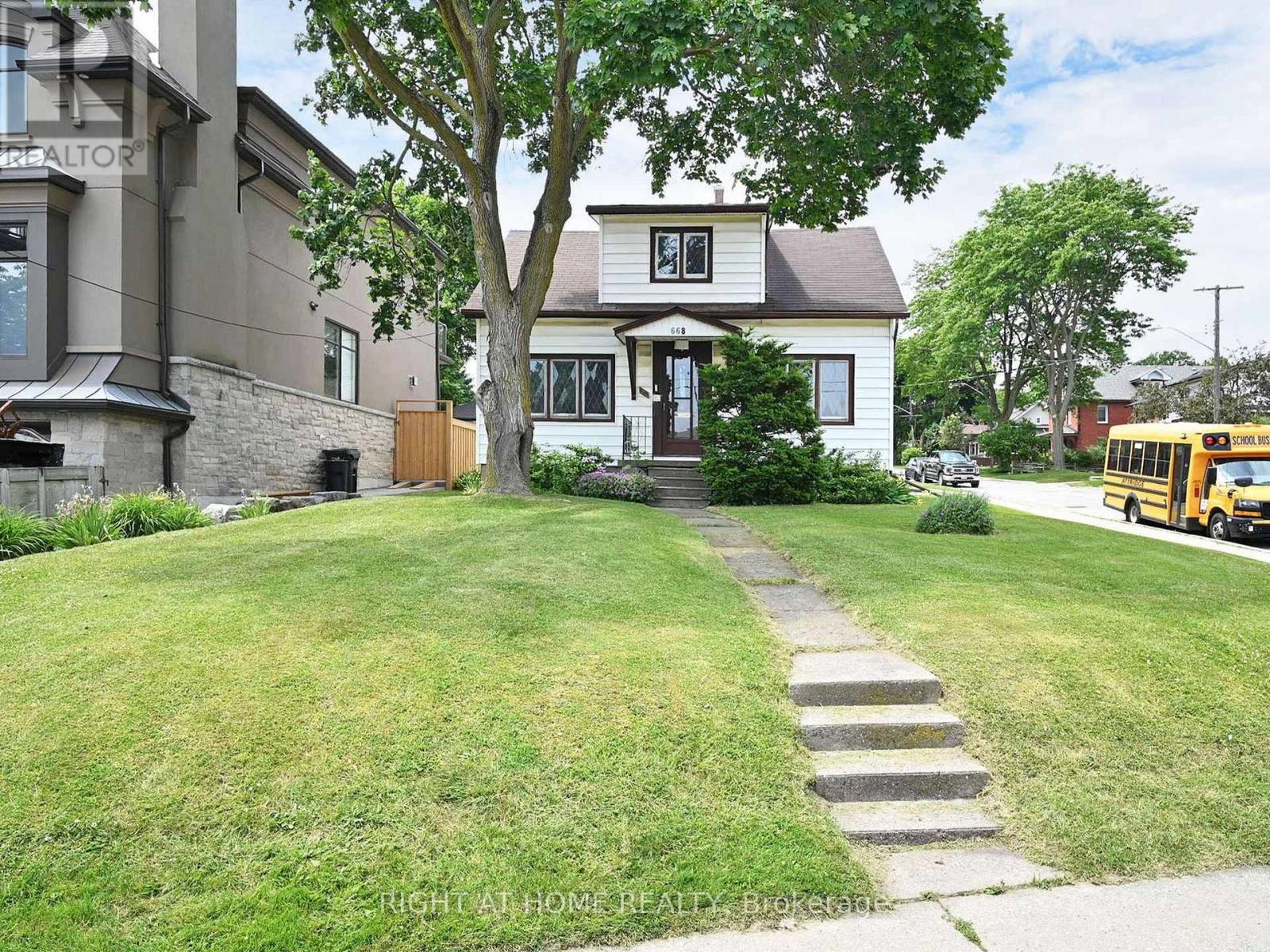 Property image for 668 SCARLETT ROAD|Toronto (Humber Heights), Ontario M9P2T1