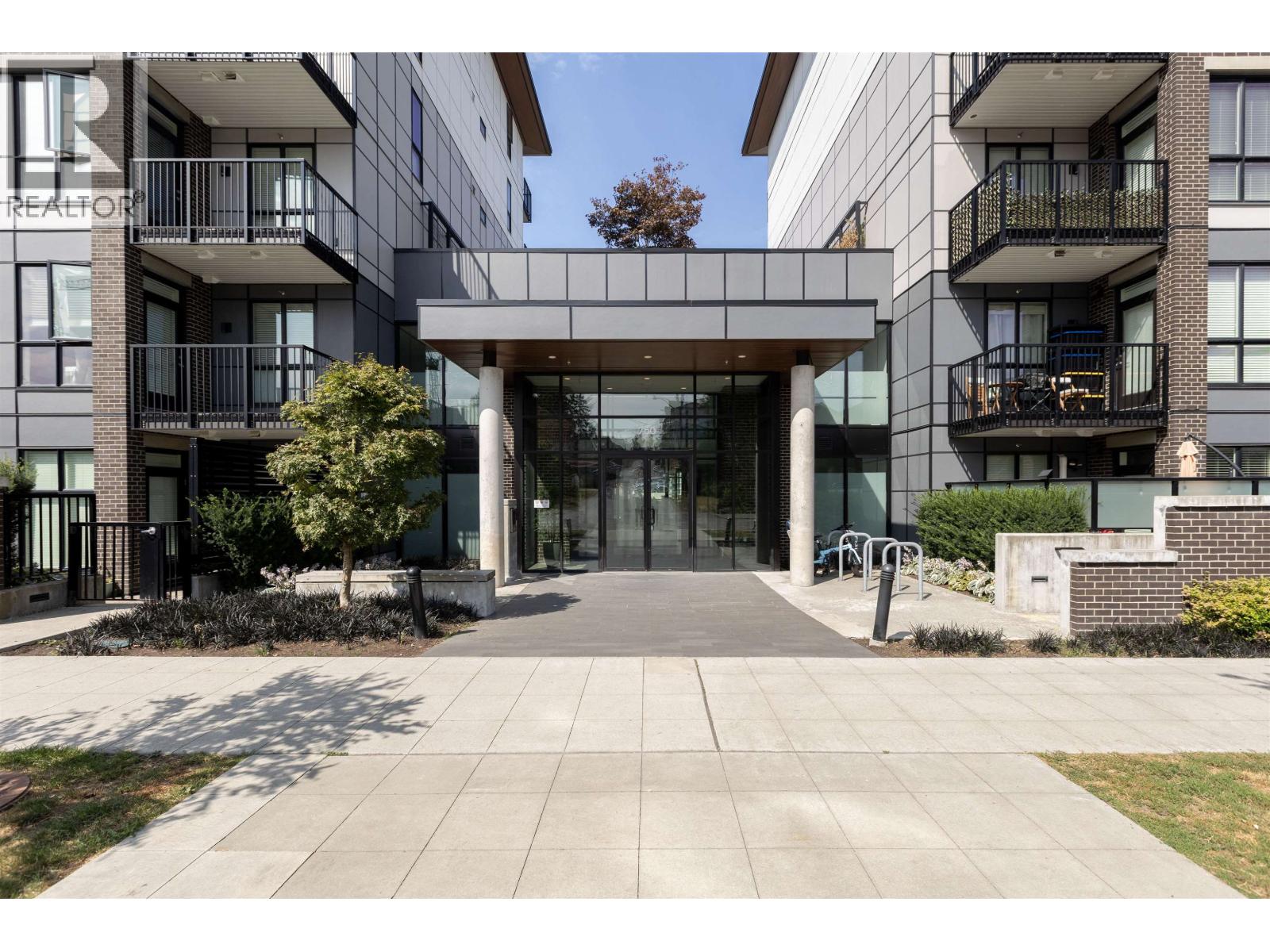 210 750 DOGWOOD STREET|Coquitlam, British Columbia V3J4B7