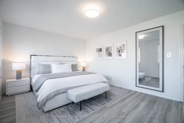 Additional image 29 of 80 Montreal Circ