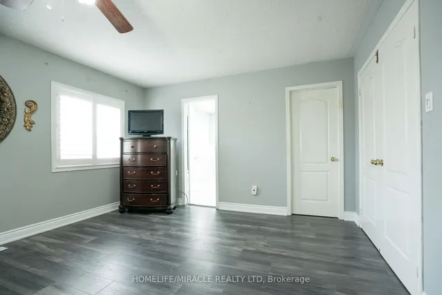 Additional image 28 of 16 Signet Crt