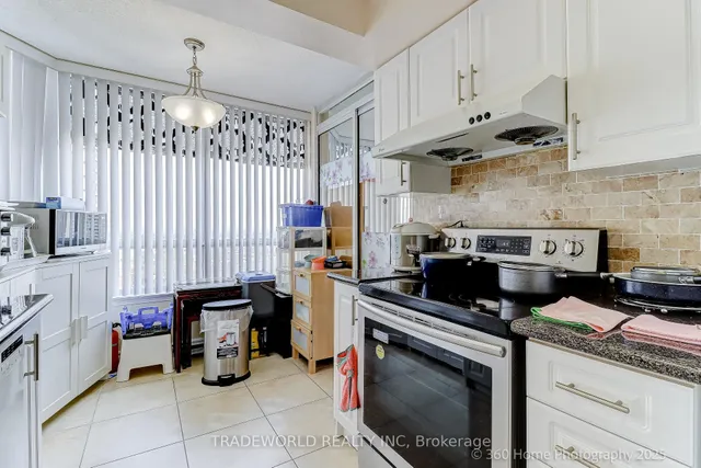 Additional image 12 of 330 Alton Towers Circ Unit 1112