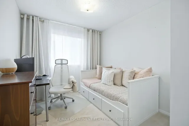 Additional image 24 of 38 Locke St