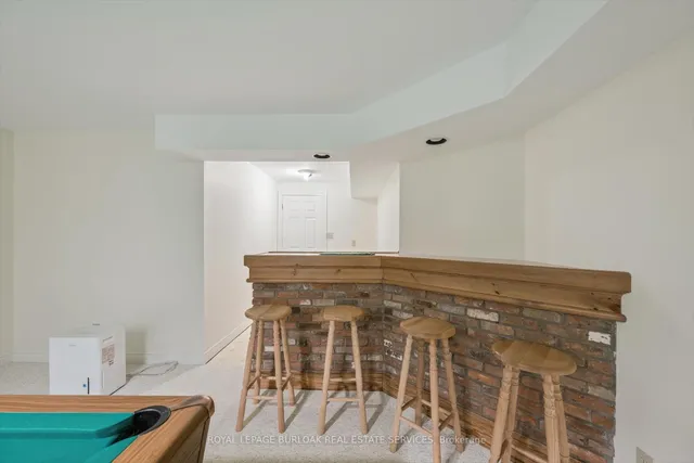 Additional image 40 of 80 Mae Crt