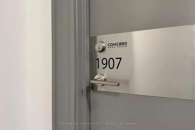 Additional image 2 of 33 Singer Crt Unit 1907