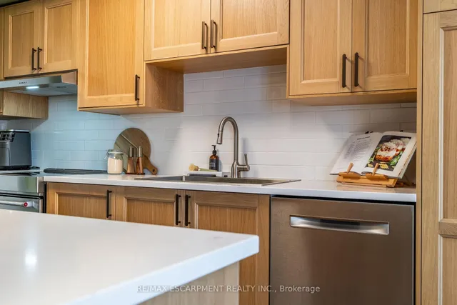 Additional image 16 of 2075 Walkers Line Unit 235