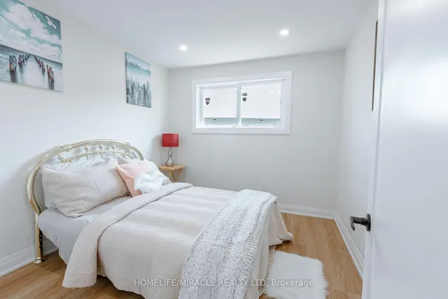 Additional image 33 of 3594 Laddie Cres