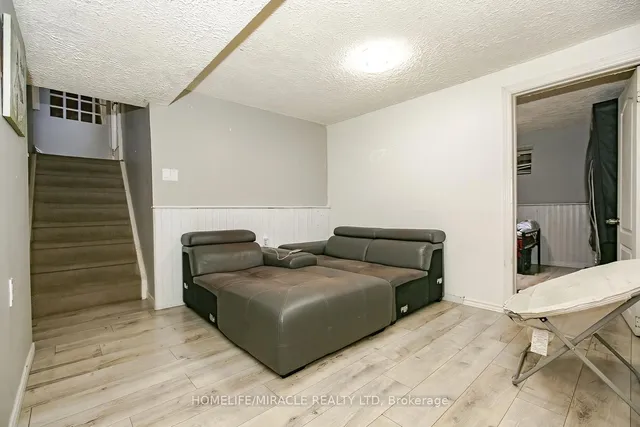 Additional image 45 of 46 Reigate Ave