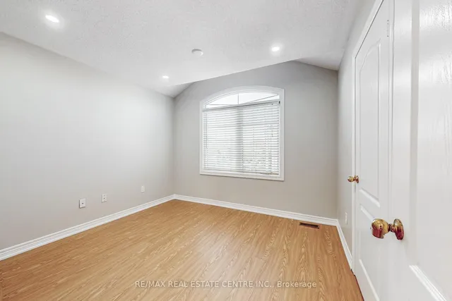 Additional image 30 of 495 Willmott Cres