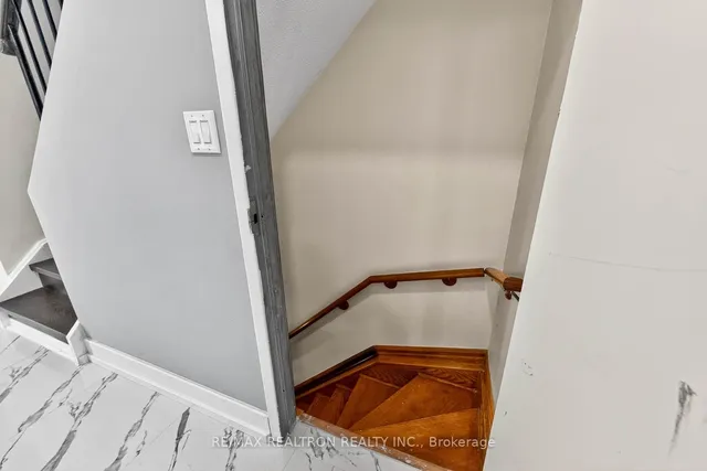 Additional image 36 of 17 Lenthall Ave