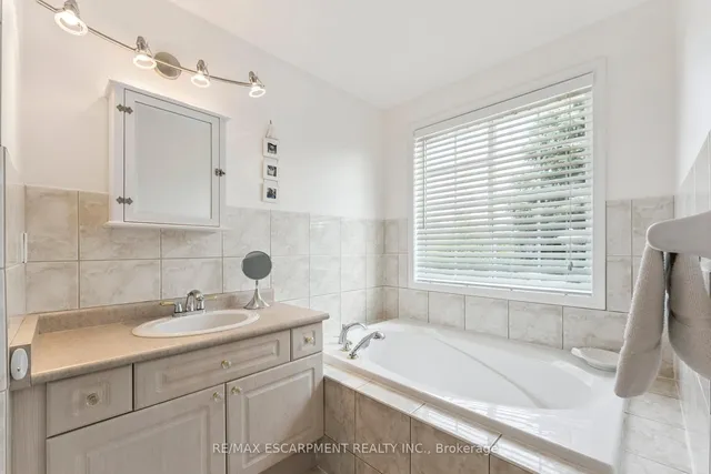Additional image 23 of 1650 Allan Cres