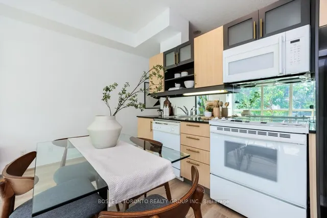 Additional image 22 of 350 Wellington St Unit 219