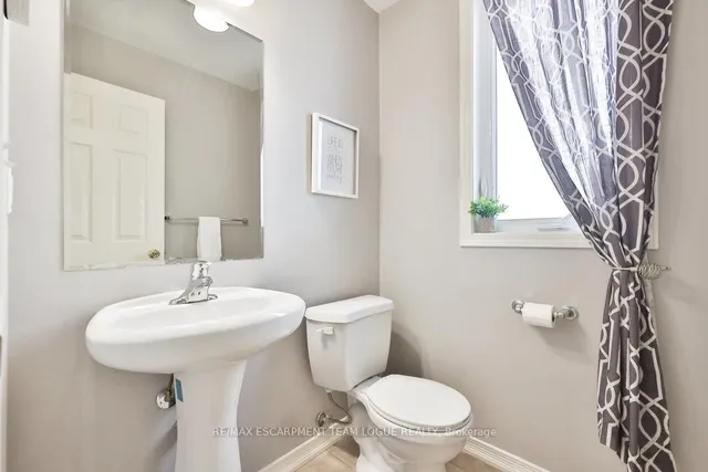 Additional image 13 of 4245 Cole Cres