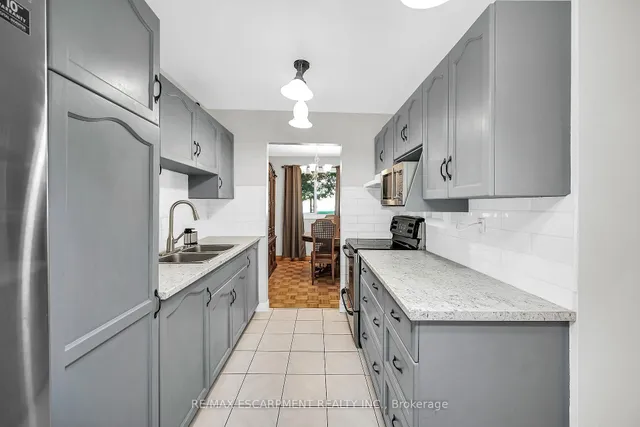 Additional image 15 of 1460 Garth St Unit 18