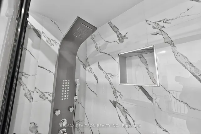 Additional image 33 of 17 Lenthall Ave