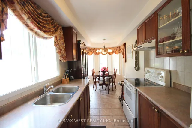 Additional image 5 of 1 Platinum Dr