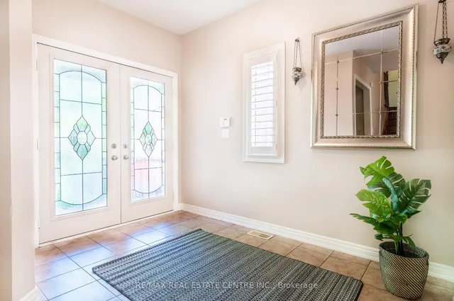 Additional image 5 of 925 Knotty Pine Grve