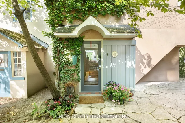 32B Victoria Park Ave