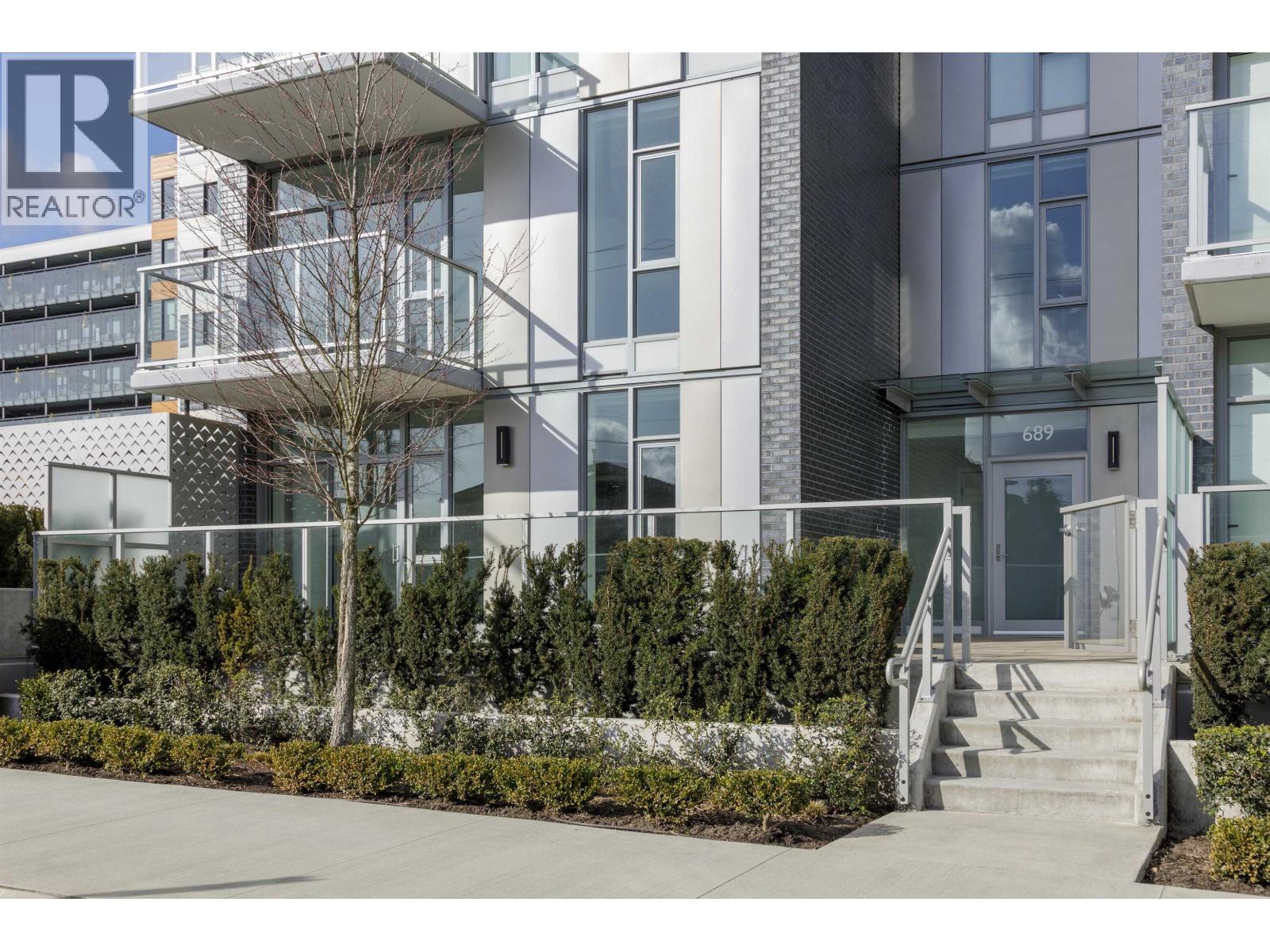 TH 1 7418 PAULSON STREET|Vancouver, British Columbia V6P0K2