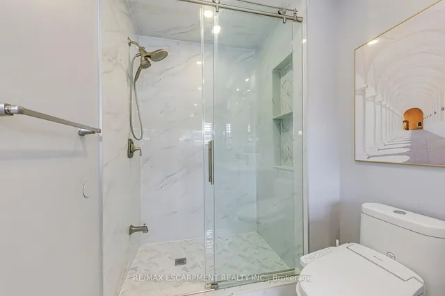 Additional image 39 of 249 Roxton Rd