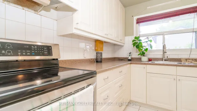 Additional image 12 of 17 Greenhills Sq